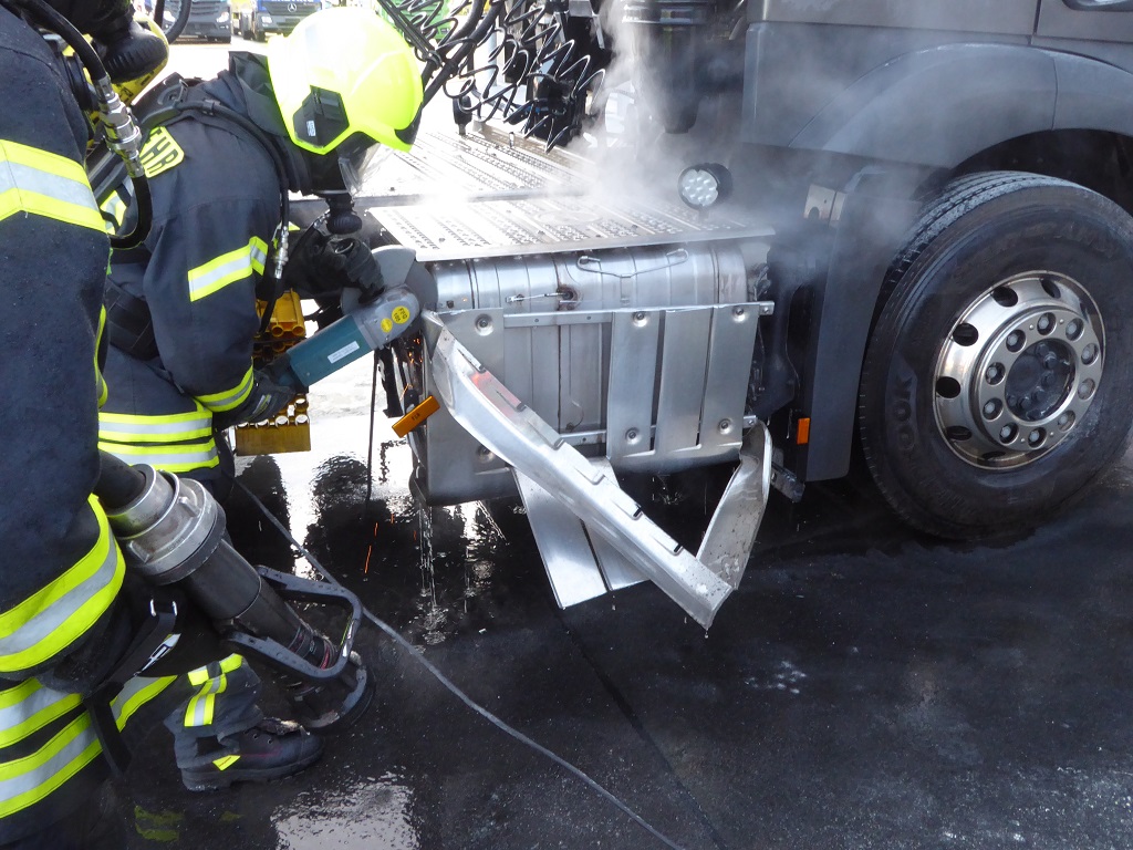 08.11.2019: Abgasfilter von LKW in Brand - Feuerwehr Gescher